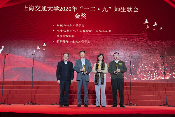 1607675183405509.jpg 图1 张文明老师领奖照片.jpg