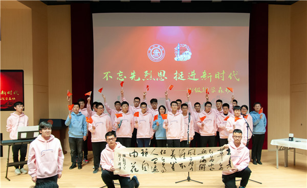 1617071588235107.jpg 图3:上半场表演班级照片.jpg