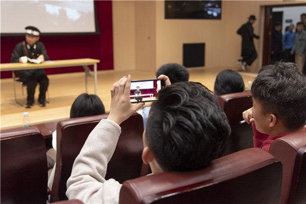 1617071608345339.jpg 图5:现场互动与大众评审.jpg