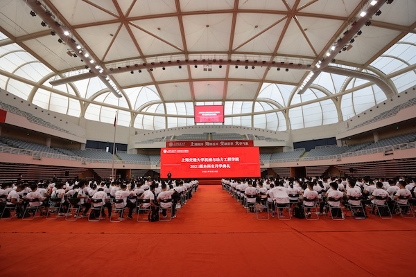 1630081088719984.jpg 图片1:开学典礼全景图.jpg