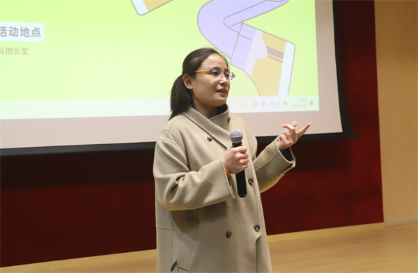 1682313528738578.jpg 图2朱春玲老师主持.jpg