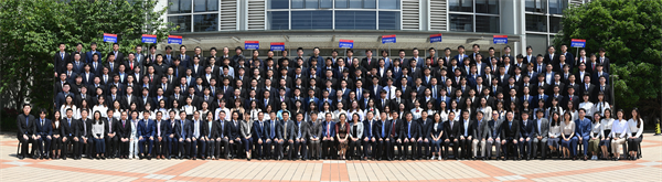 1684406812365395.jpg 图6 年级大合影.jpg