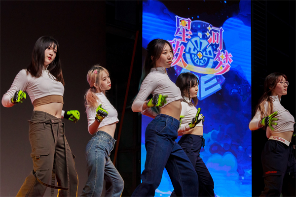 1688739461741436.jpg 图1-街舞《left right》远景.jpg