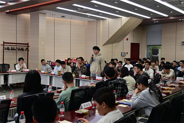 1698232002509887.jpg 图8 新生自我介绍.jpg