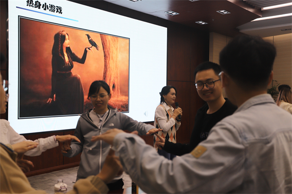 1714227678193605.jpg 图2 乌鸦喝水热身小游戏.jpg