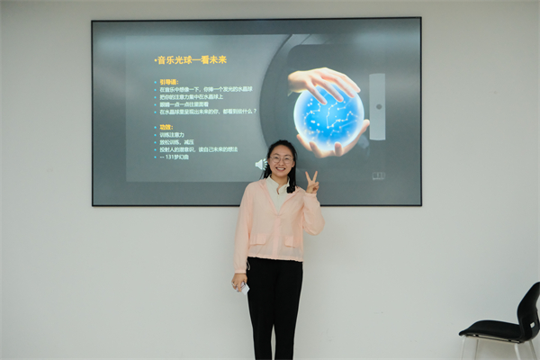 1715605810781476.jpg 图6 同学与未来合影留念2.jpg