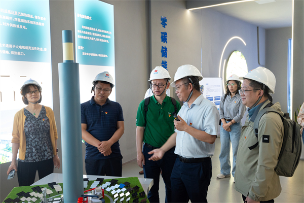 1716979681303753.jpg 图2-支部成员参观西子清洁能源装备制造股份有限公司展厅.jpg