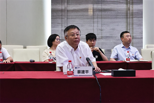 1716979778710946.jpg 图10-蔡建平做主题报告.jpg