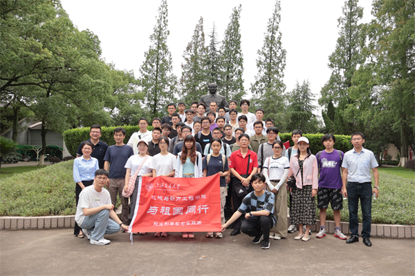 1720867137286836.jpg 图2 上海电气集团合影.jpg