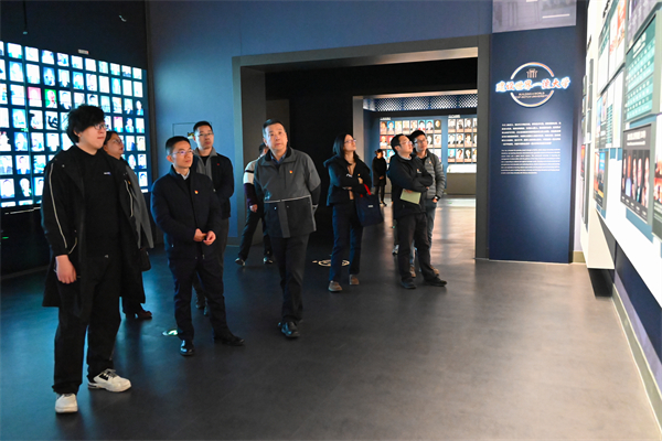 1733318008145550.jpg 图6-支部成员参观文博楼展厅-3.jpg