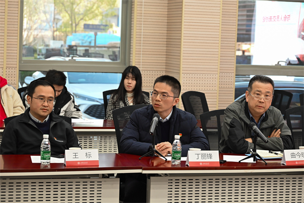 1733318323370095.jpg 图9-与会成员自由交流.jpg