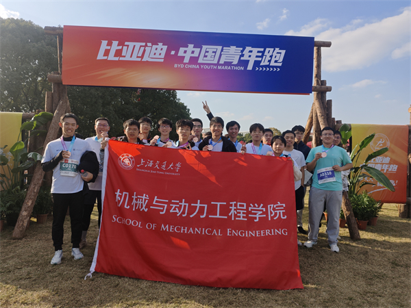 1734012224932967.jpg 图2+完赛后运动员合影.jpg