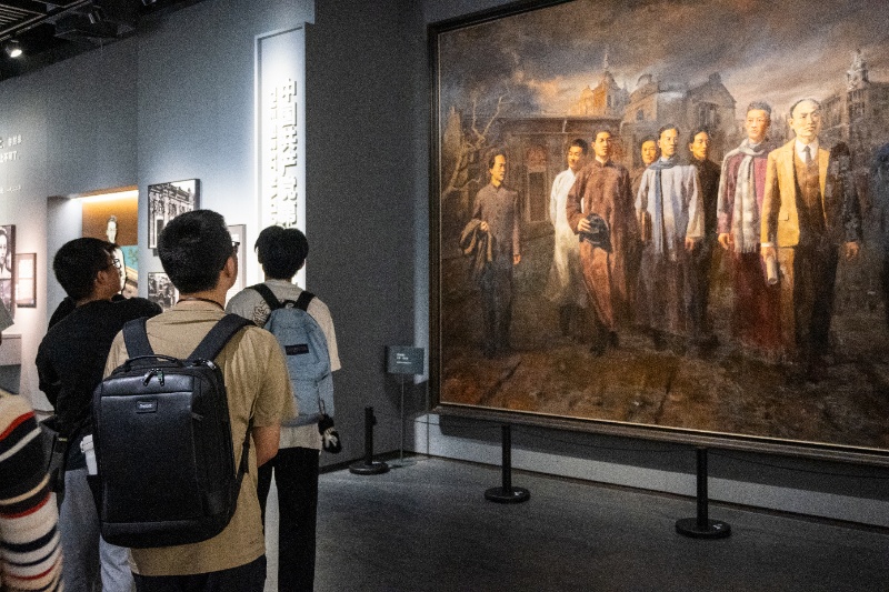 1748607142202437.jpg 图4 参观纪念馆_resized.jpg