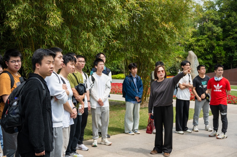 1748607206309763.jpg 图6 朱晓丽介绍遗址_resized.jpg