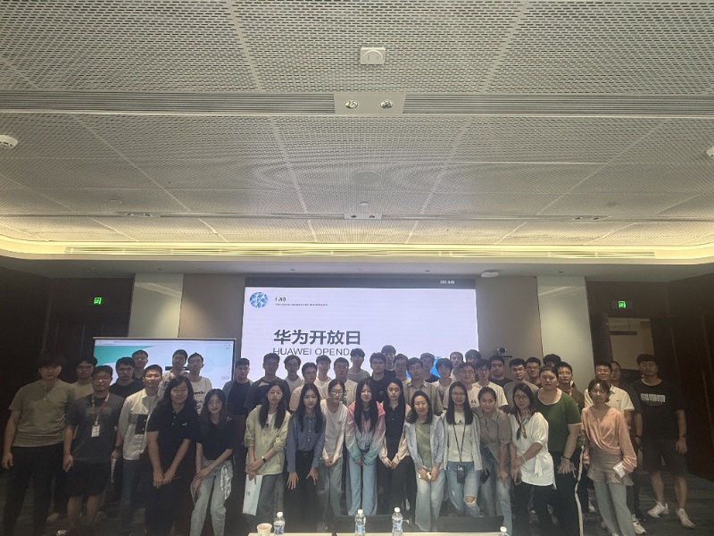 1753274410690533.jpg 参观师生合照_resized.jpg