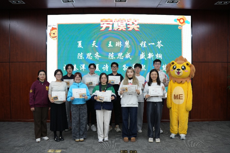 1764660386854705.jpg 图7 颁发奖项_resized.JPG