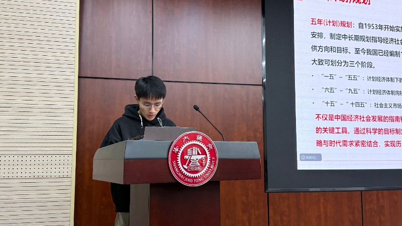 图1 罗池旭做理论学习分享_resized.jpg